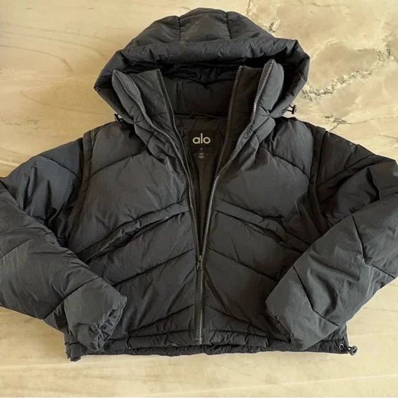 ALO Yoga Black Puffer Jacket - Picture 1 of 4